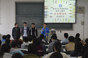 嫩草影院
举行“宿舍主题年•安全教育年”启动仪式.jpg