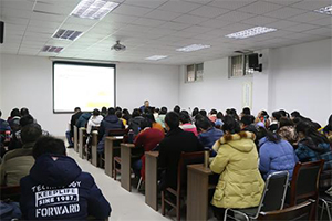 中国社会科学院郑秉文教授来嫩草影院
讲学2.jpg